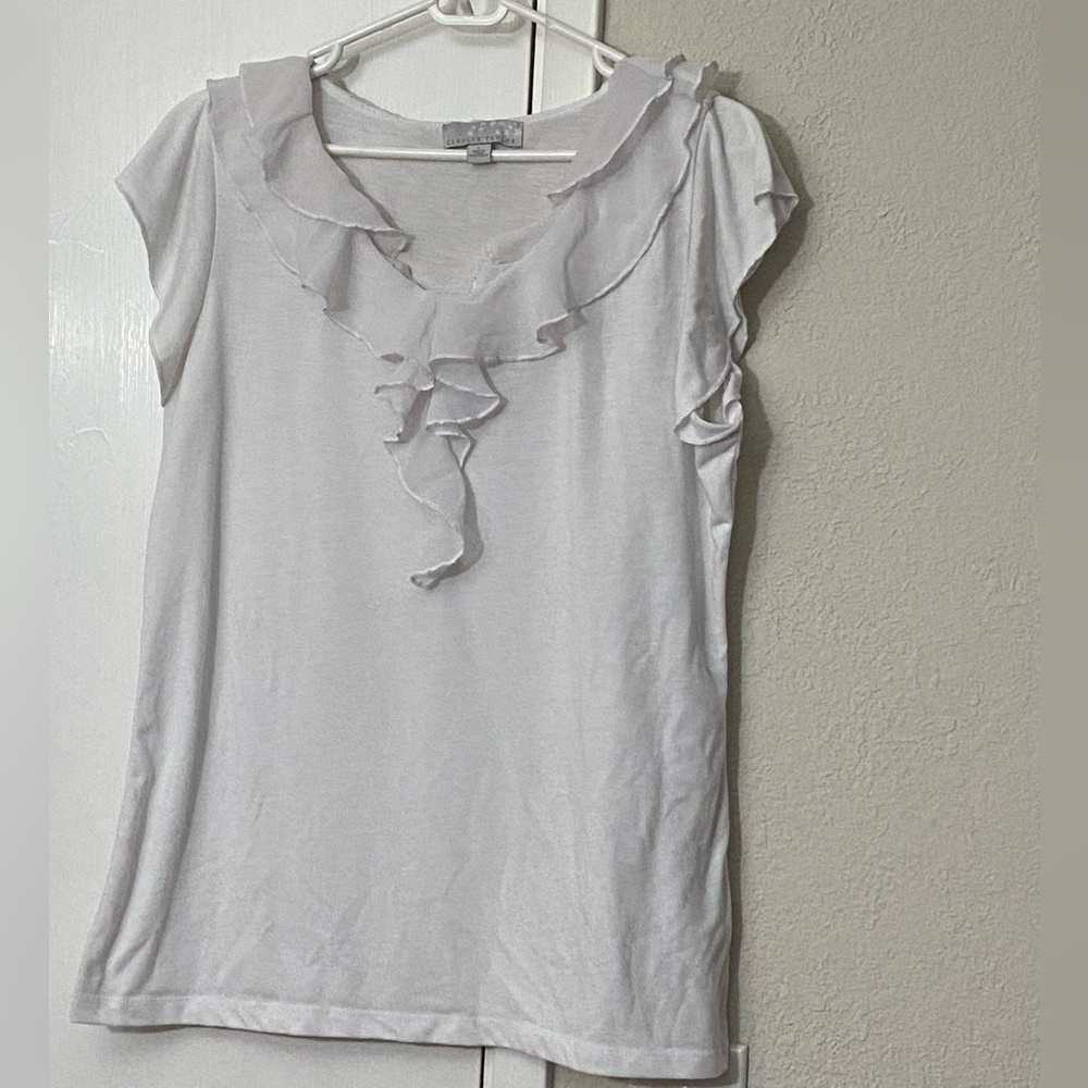 White flatted collar tops